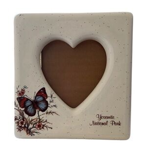 Yosemite National Park Heart-Shaped Photo Frame Cream